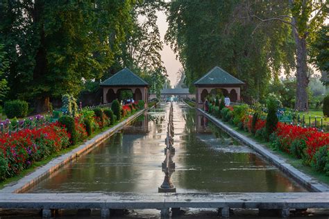 shalimar bagh in kashmir.